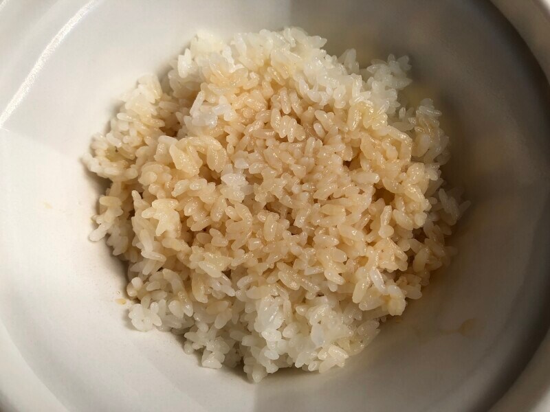 すき家の「まぐろユッケ丼」のごはんには味がついている