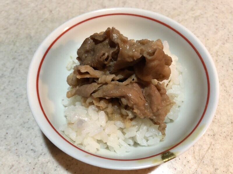 すき家の肉だけメニュー「牛皿」があれば自宅で簡単に牛丼が作れる