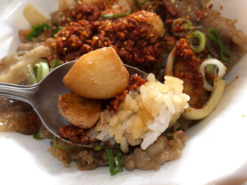 辛い食べ物が好きな人にとっては、クセになる味