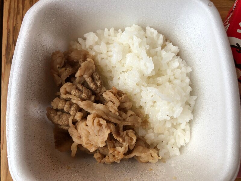 吉野家のキッズメニュー「ミニ牛丼セット」