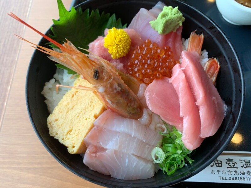 筆者が食べた油壷温泉の「まぐろランチ」