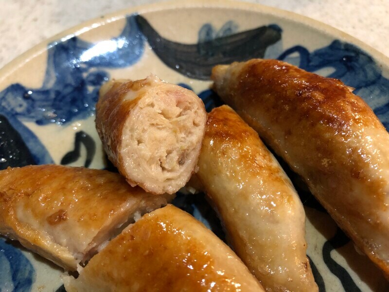 業務スーパーの「鶏皮ぎょうざ」は中身もジューシー