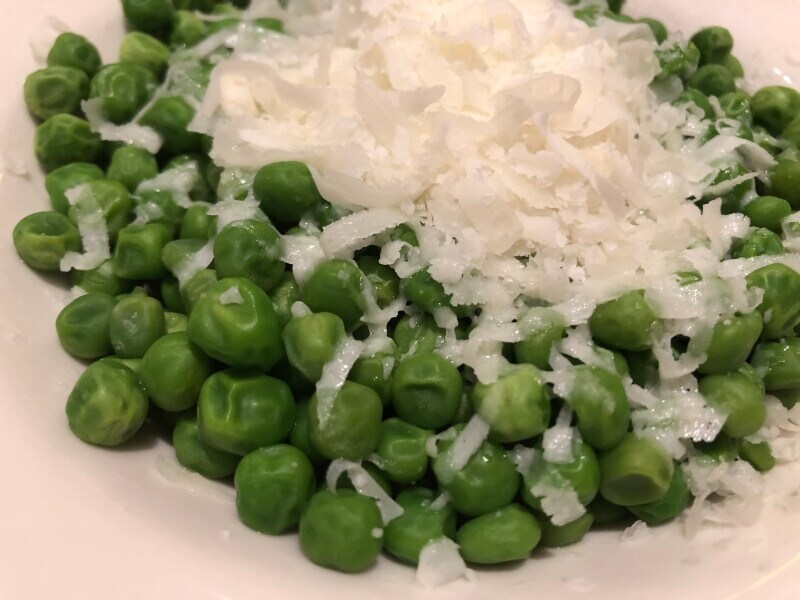 サイゼリヤの「柔らか青豆とペコリーノチーズの温サラダ」の青豆はグリンピース