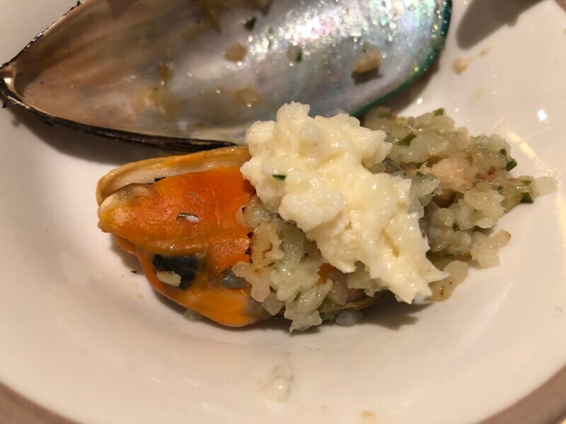 サイゼリアの「レフォールソース」特有の酸味がプラスされる