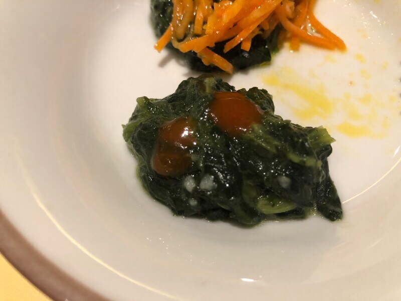 辛味のあるオリジナルホットソースをちょい足し