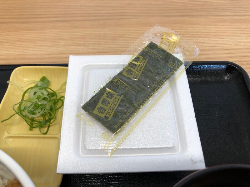 吉野家の「朝牛セット」で小鉢を納豆にするなら、のりの追加がおすすめ
