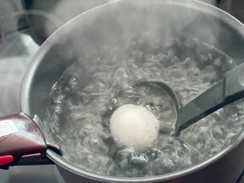 鍋に卵
