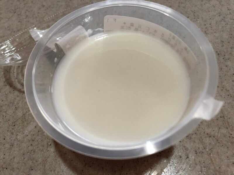 セブンイレブンの「とろける杏仁豆腐」はぷるんとした食感