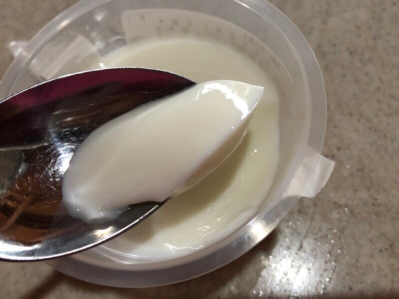 セブンイレブンの「とろける杏仁豆腐」は甘さ控えめで食べやすい