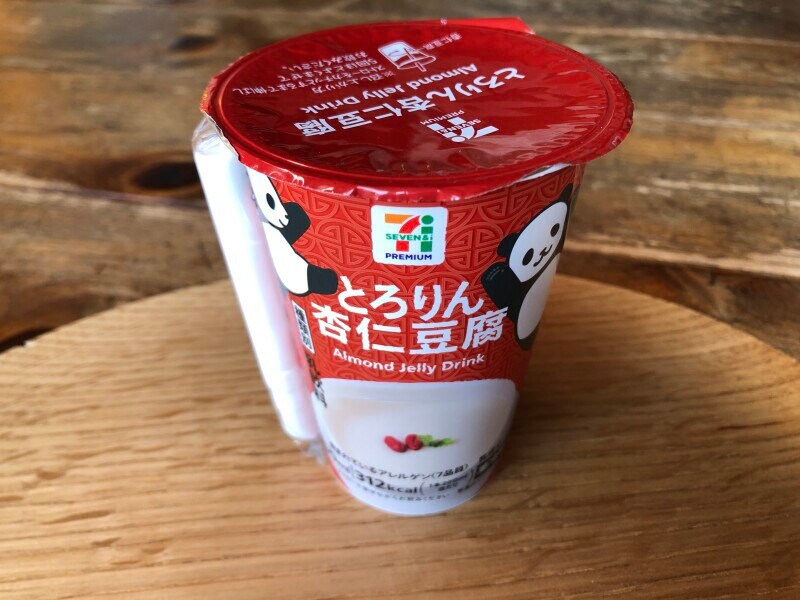 セブンイレブンのデザートドリンク「とろりん杏仁豆腐」