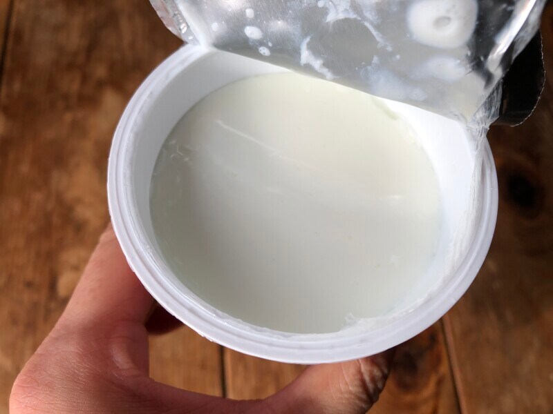 セブンイレブンの「とろりん杏仁豆腐」は一般的な杏仁豆腐と同じように固まっている