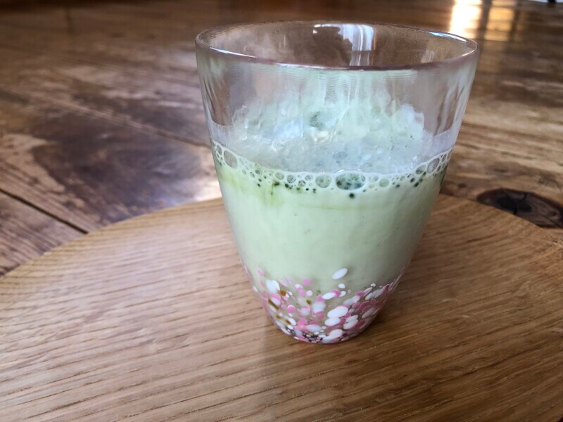 業務スーパーの「おいしいフルーツin青汁DX」を豆乳に混ぜる