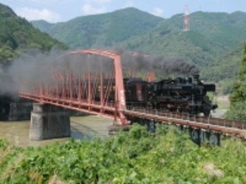 球磨川を渡るSL人吉