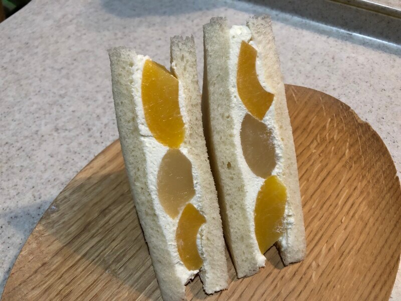 セブンイレブンのフルーツサンド「ももももサンド」は甘味が強め