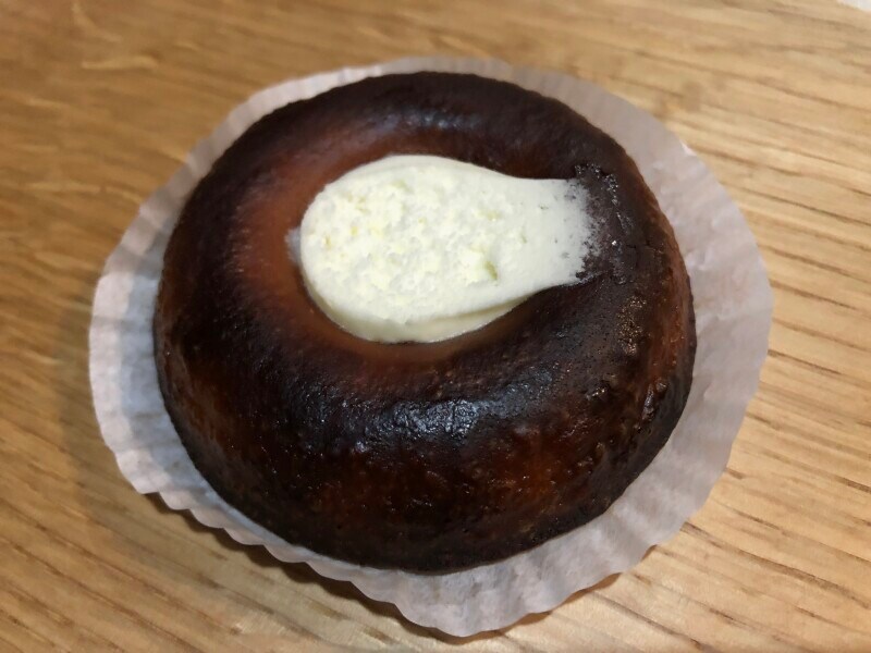 ファミリーマートの「生カヌレケーキ」