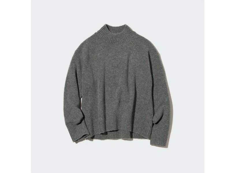 ユニクロ　スフレヤーンモックネックセーター　2990円（税込）