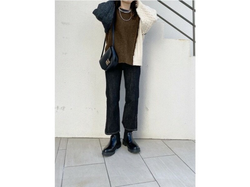 一枚で着映えするおしゃれニットはデニムと相性抜群　出典：WEAR