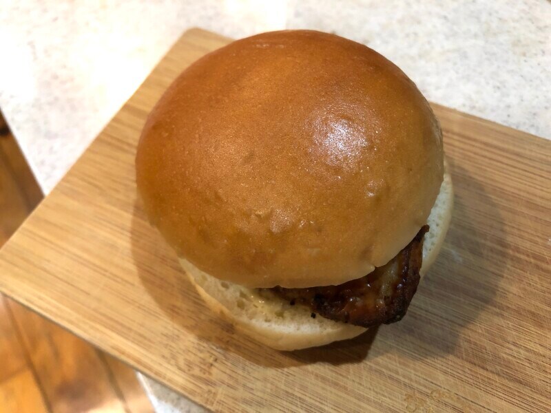 セブンイレブンの「うま塩ペッパーチキンバーガー」