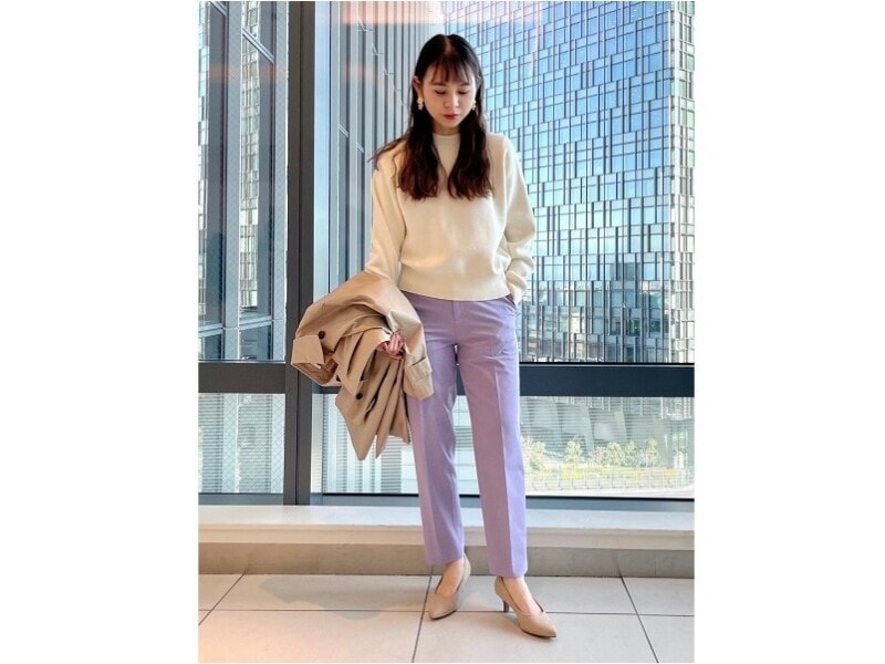 きれいめにもカジュアルにも着られるクルーネックはSNSでも人気 出典:StyleHint