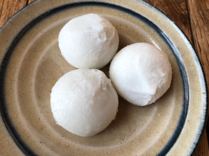 業務スーパーの「ずんだ餅」はずんだあんが中に入っている