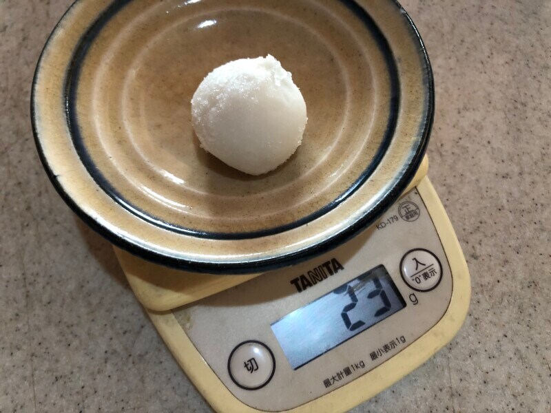 業務スーパーの「ずんだ餅」1個の重さは23gだった