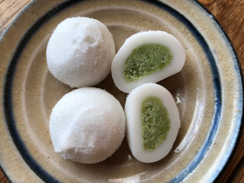 冷凍状態の業務スーパーの「ずんだ餅」