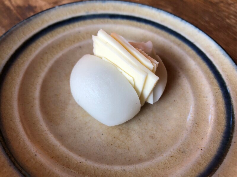 業務スーパーの「ずんだ餅」にチーズをサンド