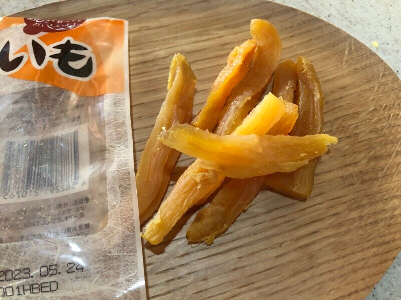 セブンイレブンの「干しいも」はかたさがあって、噛めば噛むほど味が出てくる
