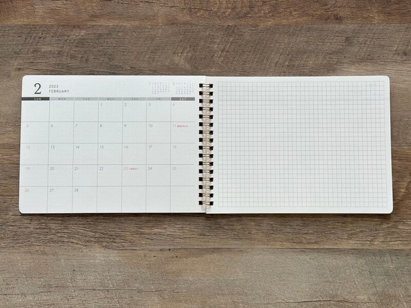 ダイソーのマンスリーデスクプランナー
