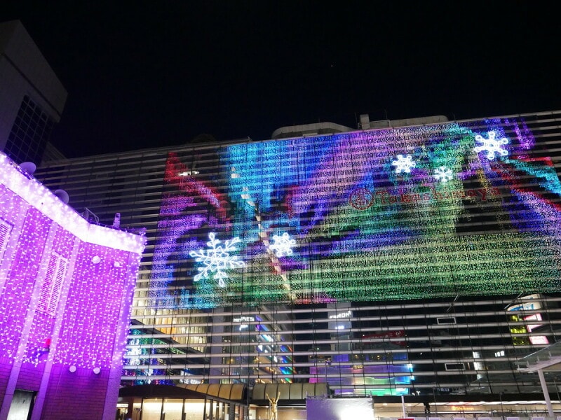 ヨコハマイルミネーション2022「Snow Flower」～夜空にきらめく 雪の華～の様子（2022年12月3日撮影）