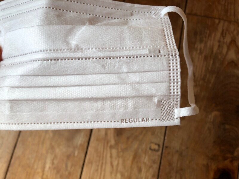 「REGULAR」と書かれてある方が外側