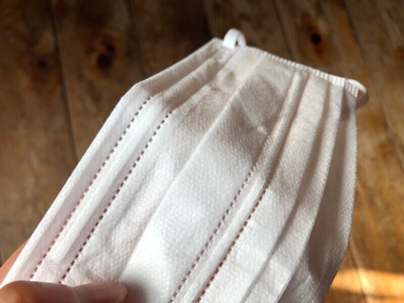ローソンの「マスク　ふつう　7枚」の口元のワイヤーで高さを作ると呼吸がしやすい