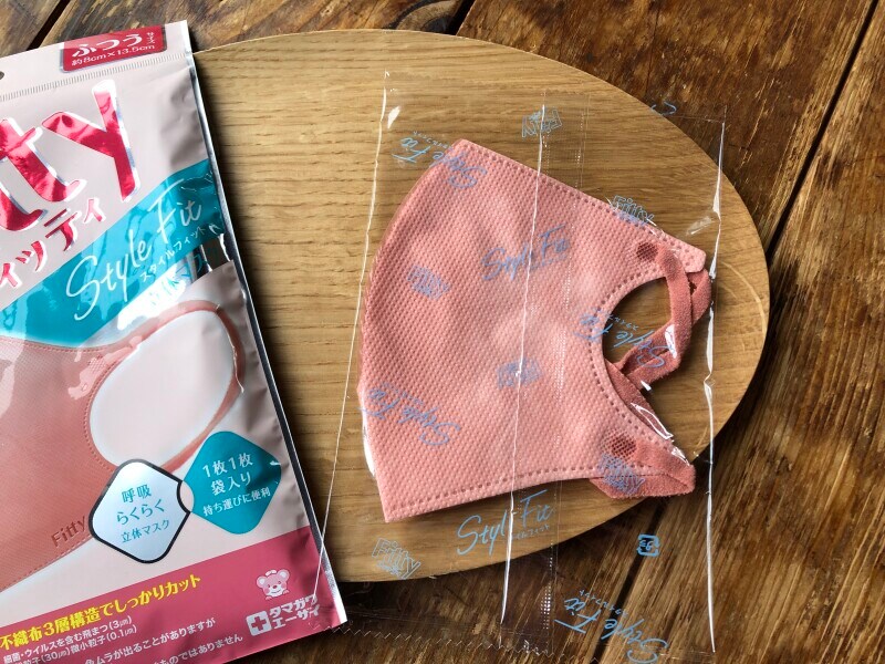 セブンで買える「スタイルフィット立体　5枚入り」はピンク。顔色もよく見える