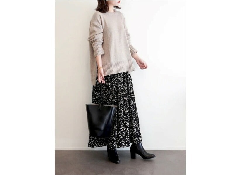 プチプラのしまむらスカートもモノトーンで上品な雰囲気に 出典:WEAR