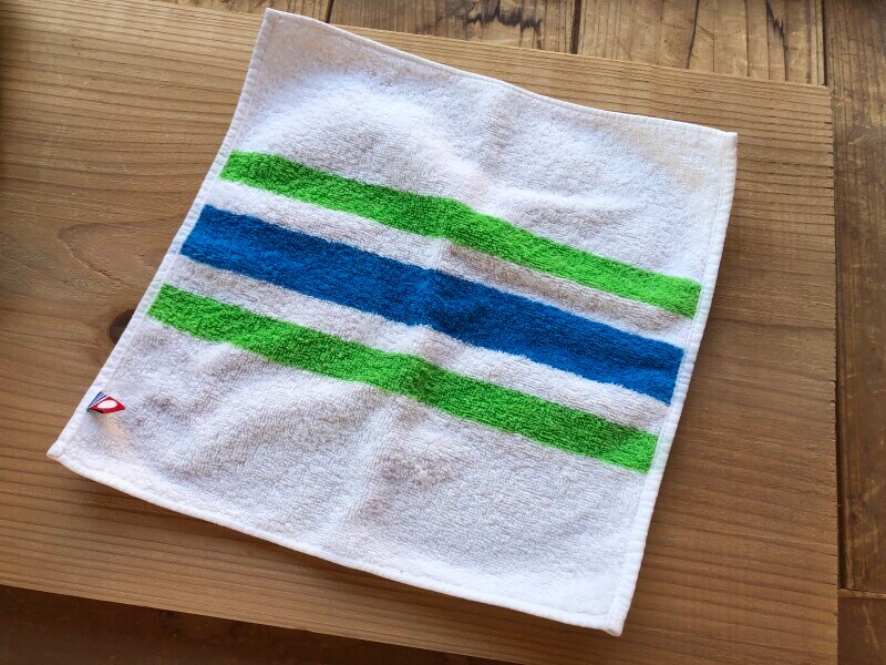 ファミリーマートの「コンビニエンス ウェア」の「今治タオルハンカチ」（コンビニホワイト）