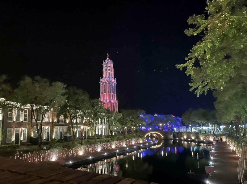 光が美しい運河