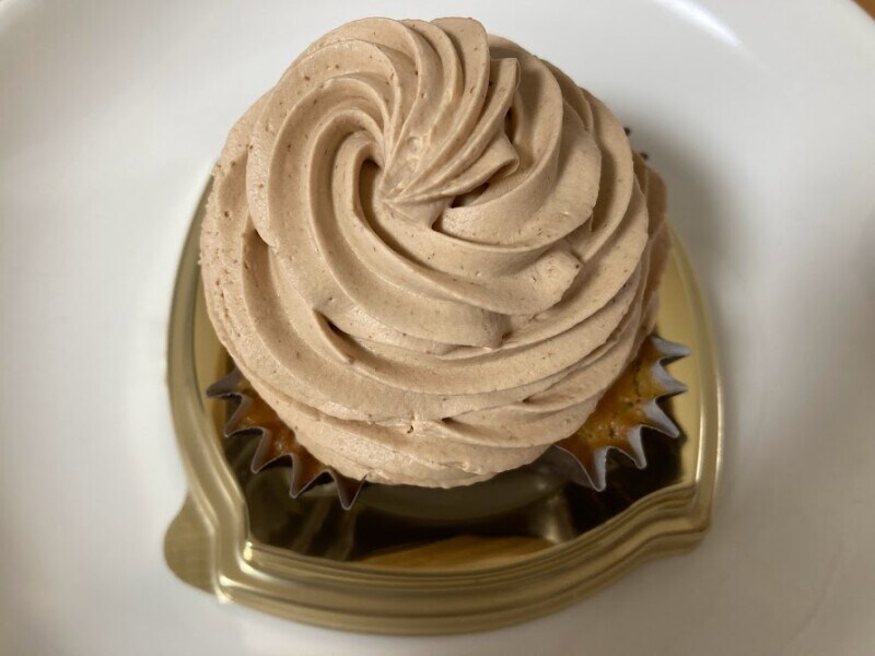 ホイップのような絞り目が特徴