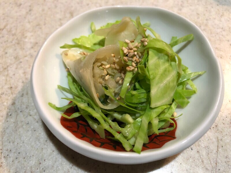 バーミヤンの「お持ち帰り 冷凍生餃子」をアレンジした「サラダ餃子」