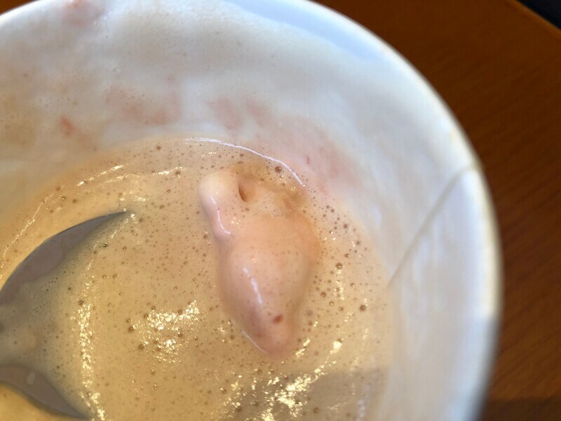 「T's ストロベリーチーズタルト」は時間をかけて溶けていく