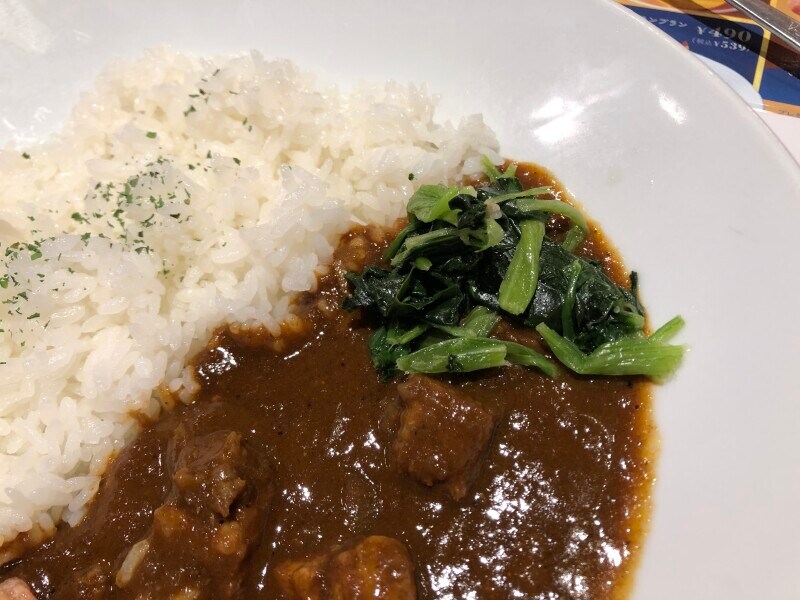 くたくたになったほうれん草とカレーがよく合う