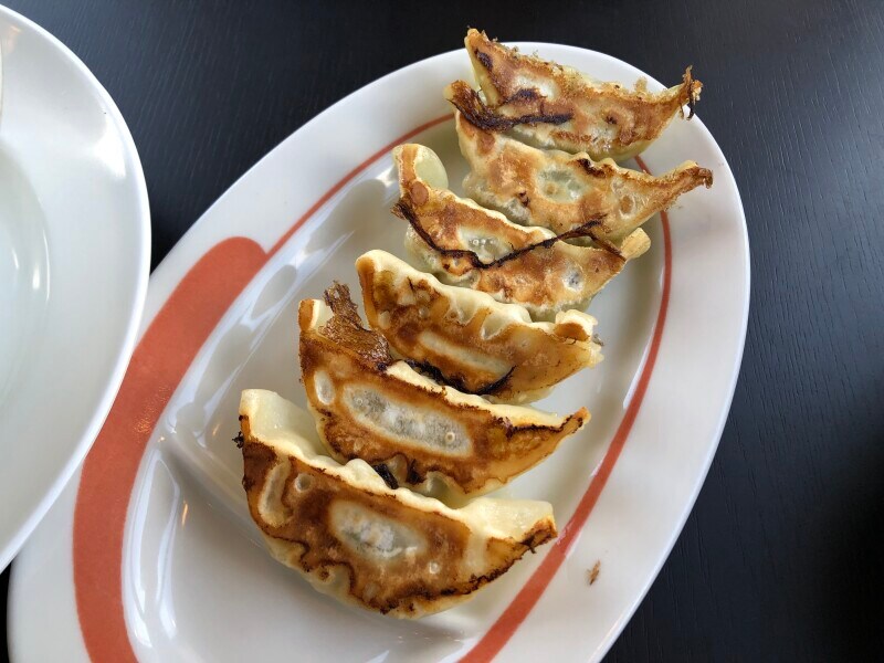 餃子は「ハーフ&ハーフ餃子」