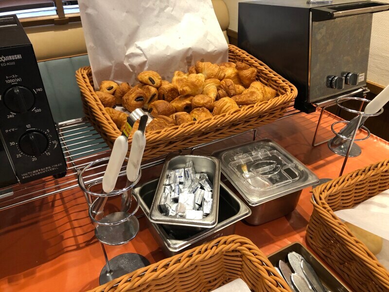 ココスの「朝食バイキング」のパン系