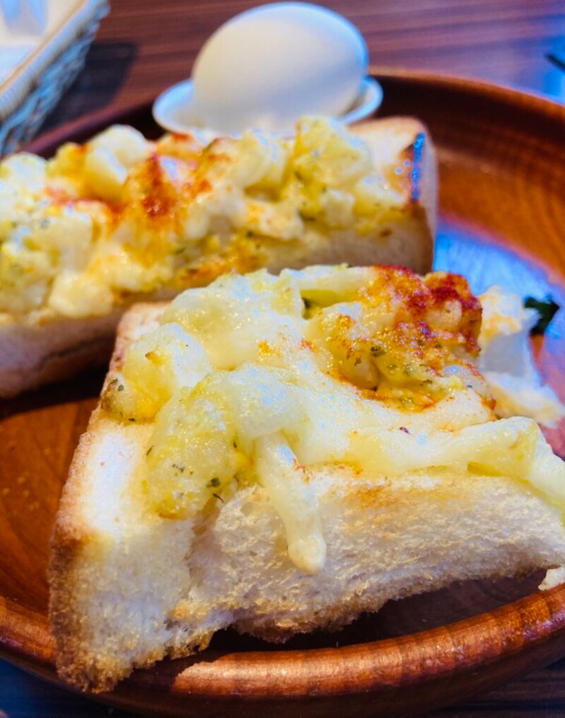 厚みのあるトーストはサクサクの食感!