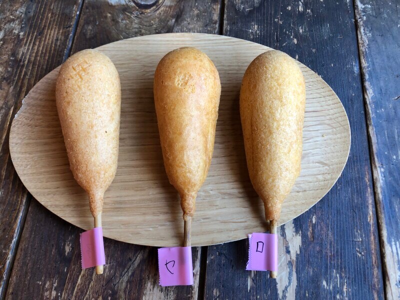 左からファミリーマート、セブンイレブン、ローソンの「アメリカンドッグ」