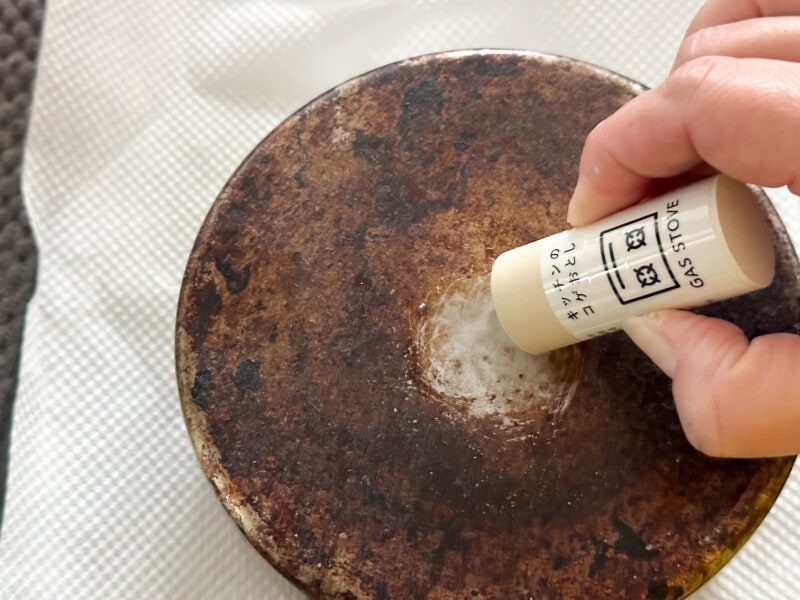 コンロや鍋のコゲ掃除に水をつけて擦るだけ キッチンのコゲおとし スティック状