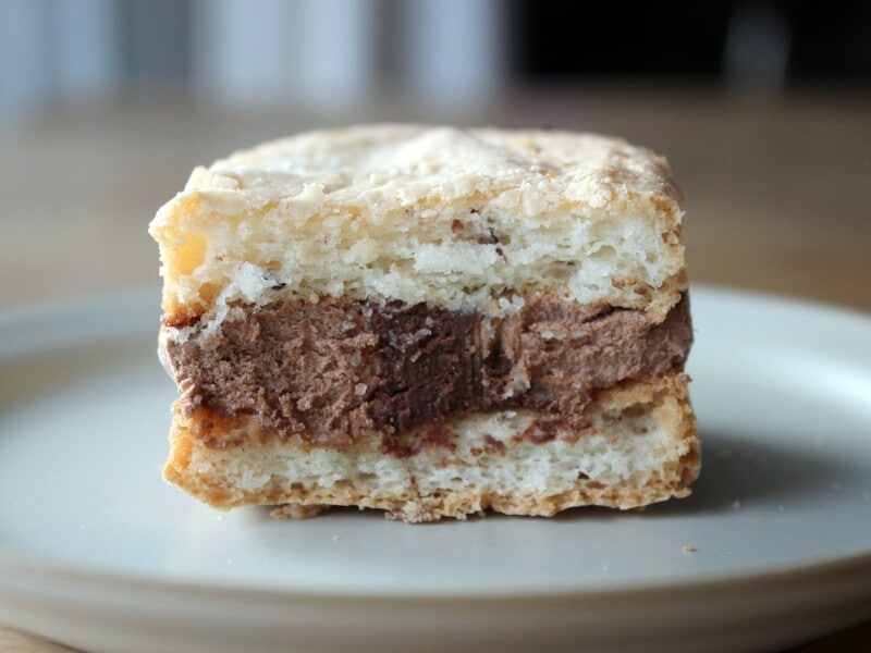 ファミリーマート「ダックワーズサンド　チョコ」