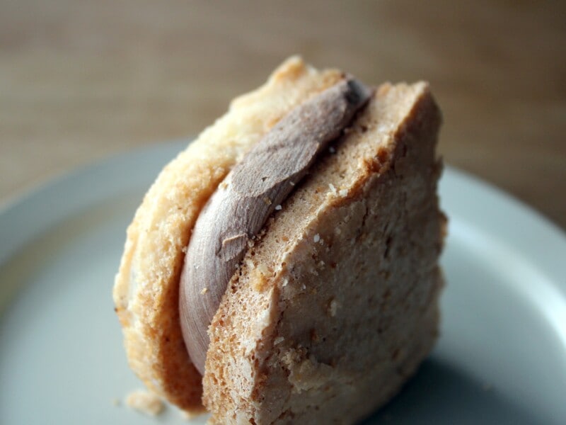 ファミリーマート「ダックワーズサンド　チョコ」