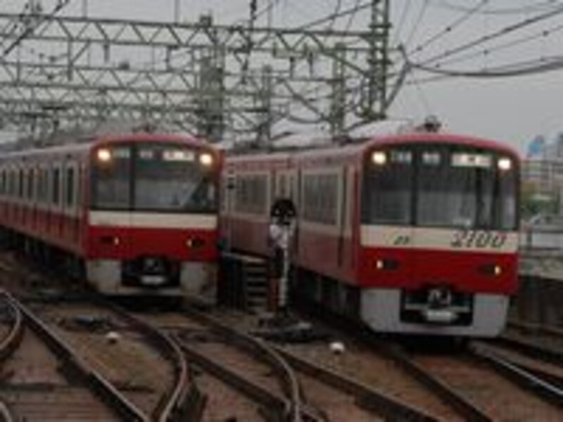 京浜急行電鉄の赤い電車