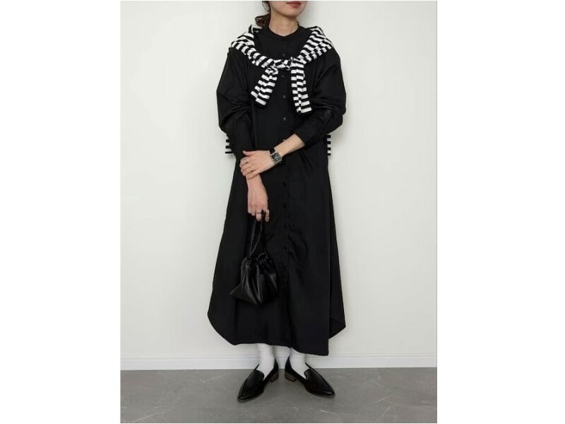 白ソックスのわずかな面積でも足元に抜け感をプラスしてくれます　出典：WEAR