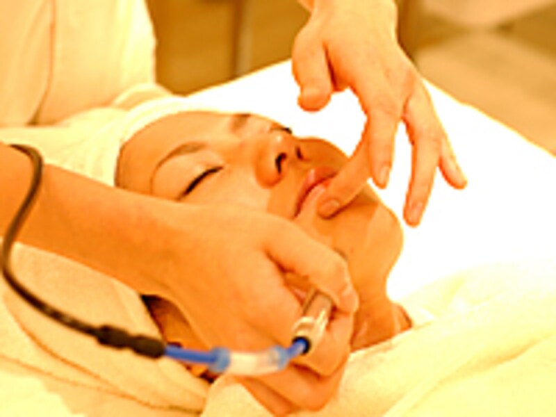 顔ピーリング中